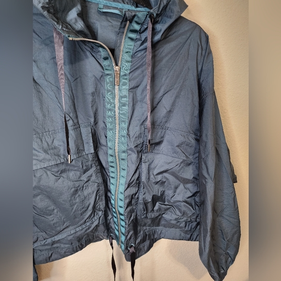 Lululemon hype it up jaket is submarine size medium RARE - Picture 3 of 8